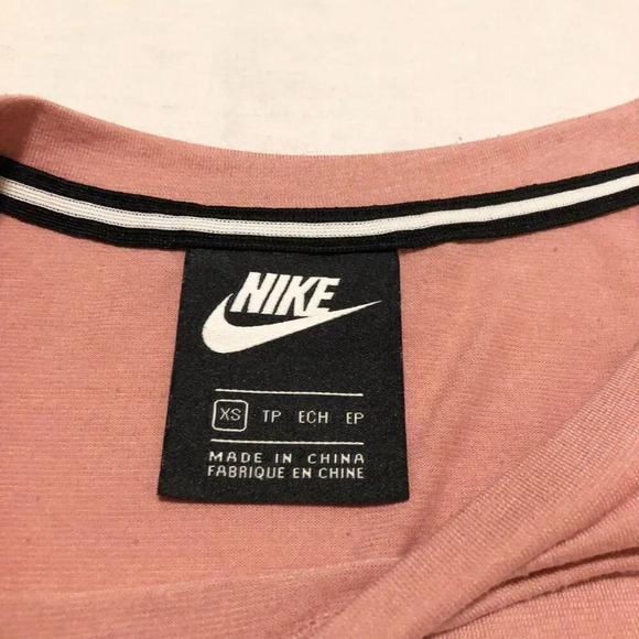 Nike Womens Size XS Tshirt Tee Shirt Sportswear Activewear - Picture 3 of 15